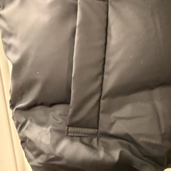 Lightweight Cropped Black Puffer Vest with Pockets NWT - Picture 4 of 5